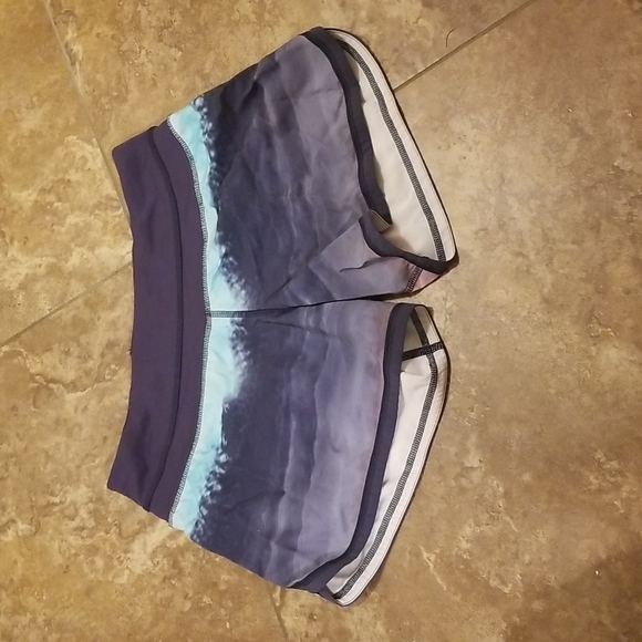 Lululemon groovy run beachscape shorts sz 4 rare - Picture 2 of 4